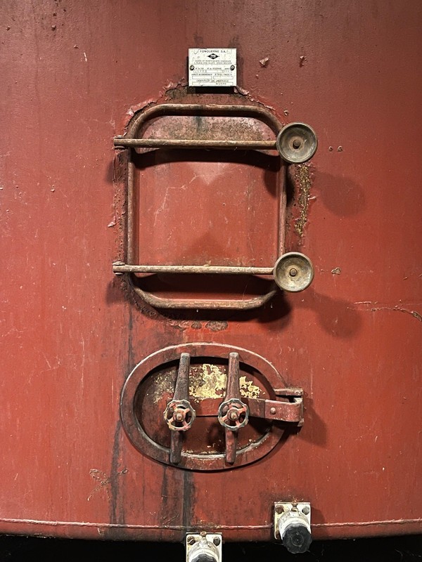 Ancienne cuve rouge